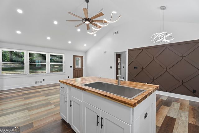 2783 Ben Hill Road, East Point, GA 30344