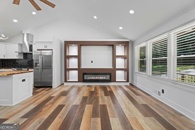 2783 Ben Hill Road, East Point, GA 30344