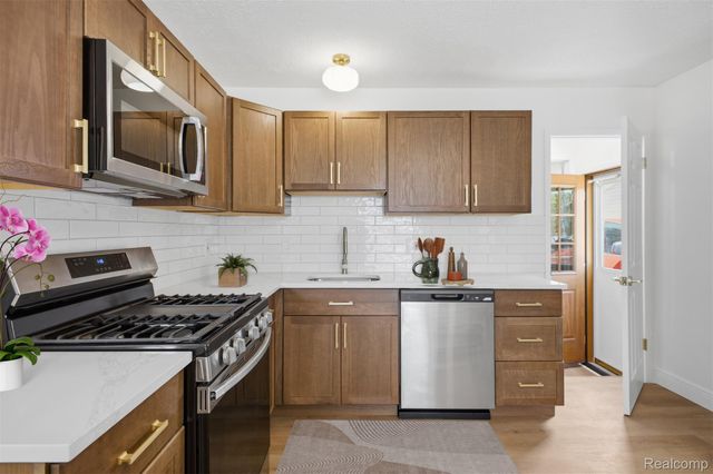 1260 S John Hix Street, Westland, MI 48186