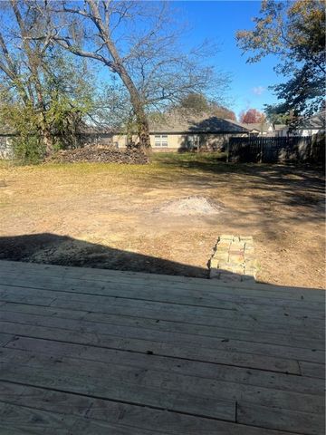 1611 Central Street, Siloam Springs, AR 72761