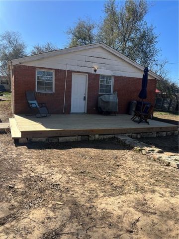 1611 Central Street, Siloam Springs, AR 72761