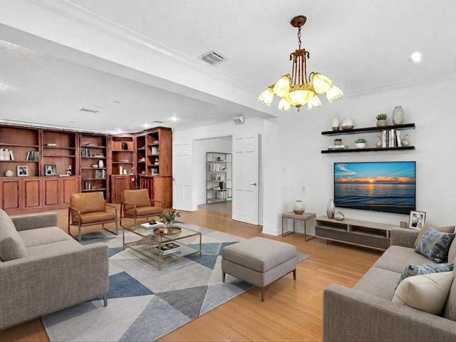 518 N Riverside Drive, Pompano Beach, FL 33062