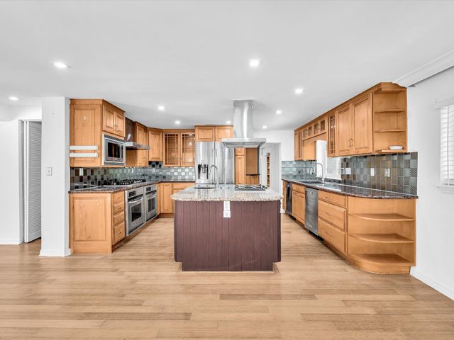 518 N Riverside Drive, Pompano Beach, FL 33062
