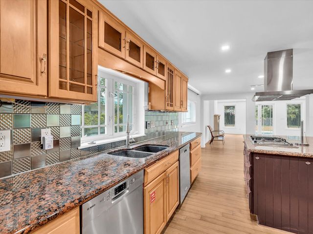 518 N Riverside Drive, Pompano Beach, FL 33062