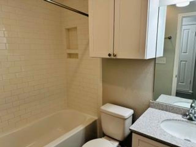 371 Fantail LOOP A, Lakeway, TX 78734