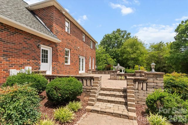 136 Summerchase Lane, Mooresville, NC 28117