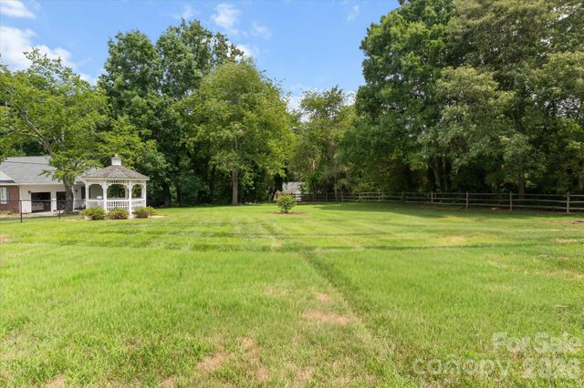 136 Summerchase Lane, Mooresville, NC 28117