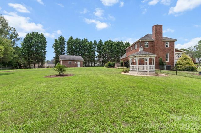 136 Summerchase Lane, Mooresville, NC 28117