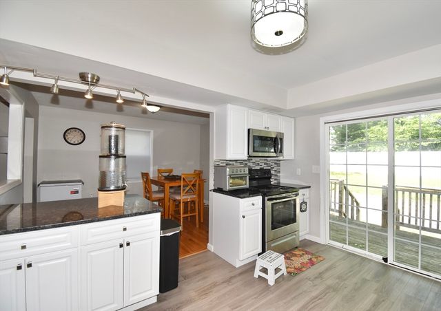 3 Vineland Ave, East Longmeadow, MA 01028
