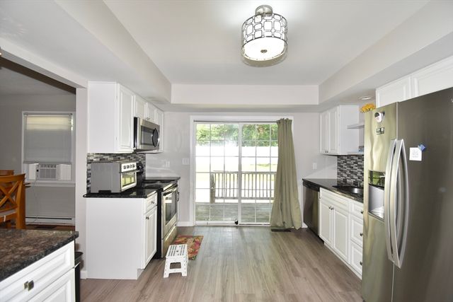 3 Vineland Ave, East Longmeadow, MA 01028