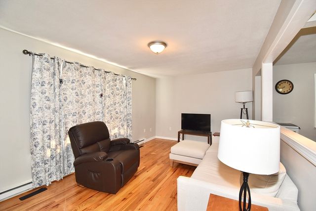 3 Vineland Ave, East Longmeadow, MA 01028