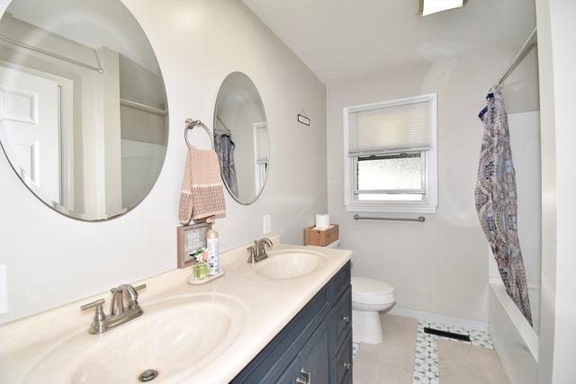 3 Vineland Ave, East Longmeadow, MA 01028