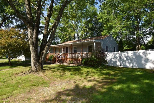 3 Vineland Ave, East Longmeadow, MA 01028