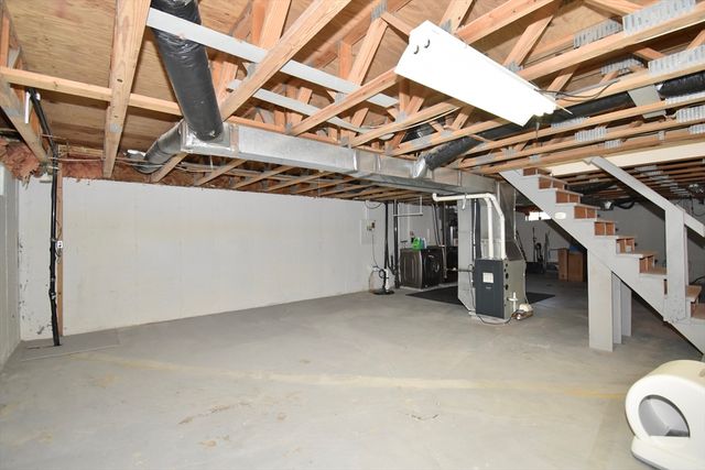 3 Vineland Ave, East Longmeadow, MA 01028