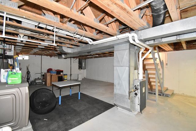 3 Vineland Ave, East Longmeadow, MA 01028