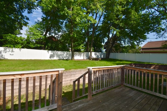 3 Vineland Ave, East Longmeadow, MA 01028