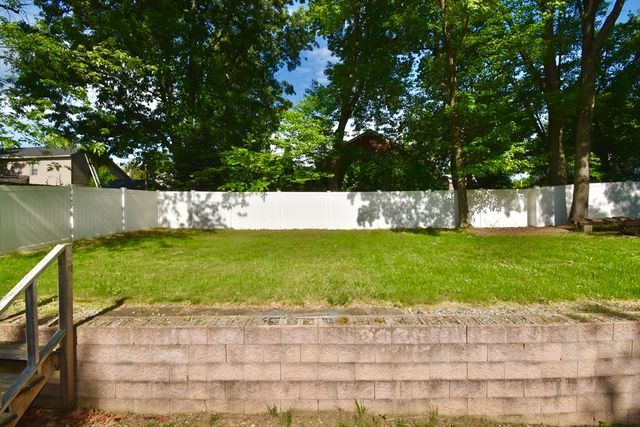 3 Vineland Ave, East Longmeadow, MA 01028
