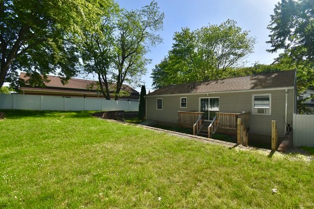 3 Vineland Ave, East Longmeadow, MA 01028