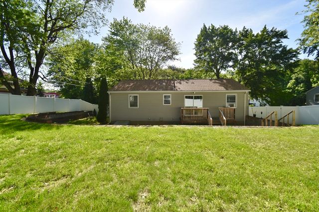 3 Vineland Ave, East Longmeadow, MA 01028