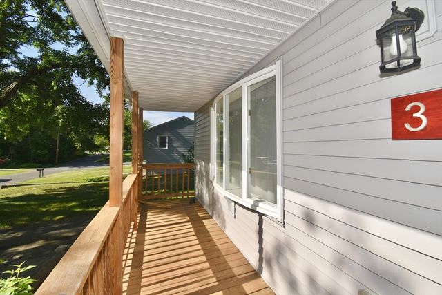 3 Vineland Ave, East Longmeadow, MA 01028