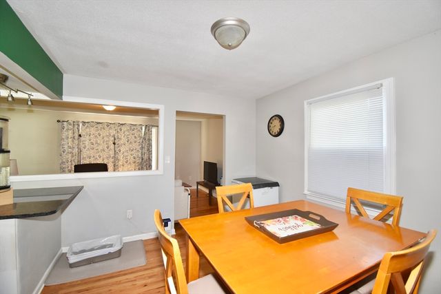 3 Vineland Ave, East Longmeadow, MA 01028