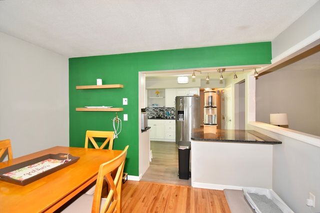 3 Vineland Ave, East Longmeadow, MA 01028