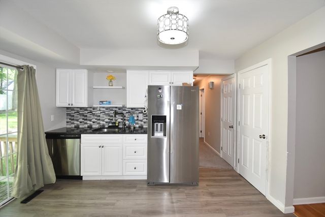 3 Vineland Ave, East Longmeadow, MA 01028