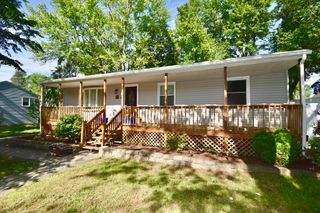 3 Vineland Ave, East Longmeadow, MA 01028