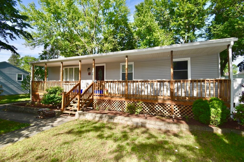 3 Vineland Ave, East Longmeadow, MA 01028