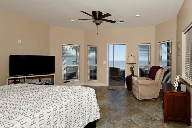 3723 Bayshore Drive, Bacliff, TX 77518