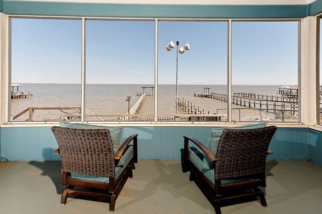 3723 Bayshore Drive, Bacliff, TX 77518