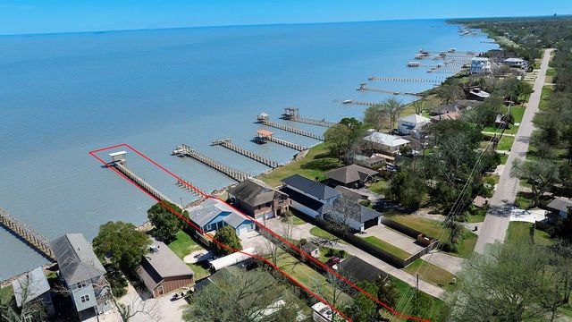 3723 Bayshore Drive, Bacliff, TX 77518