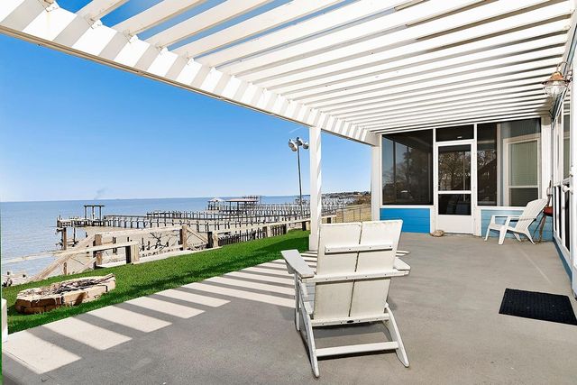 3723 Bayshore Drive, Bacliff, TX 77518