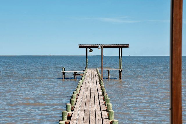 3723 Bayshore Drive, Bacliff, TX 77518