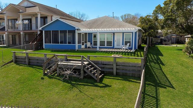 3723 Bayshore Drive, Bacliff, TX 77518