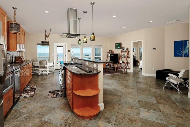 3723 Bayshore Drive, Bacliff, TX 77518