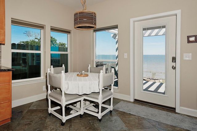 3723 Bayshore Drive, Bacliff, TX 77518