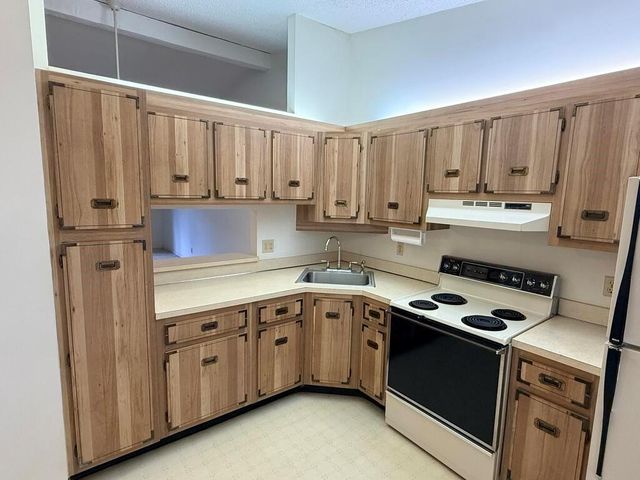 5624 Biscayne Drive, Greenacres, FL 33463