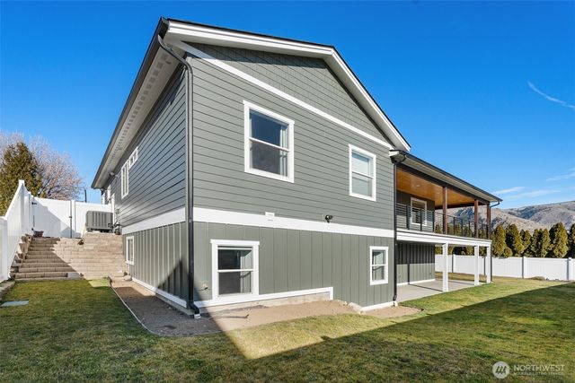 1038 Crest Loop, Entiat, WA 98822