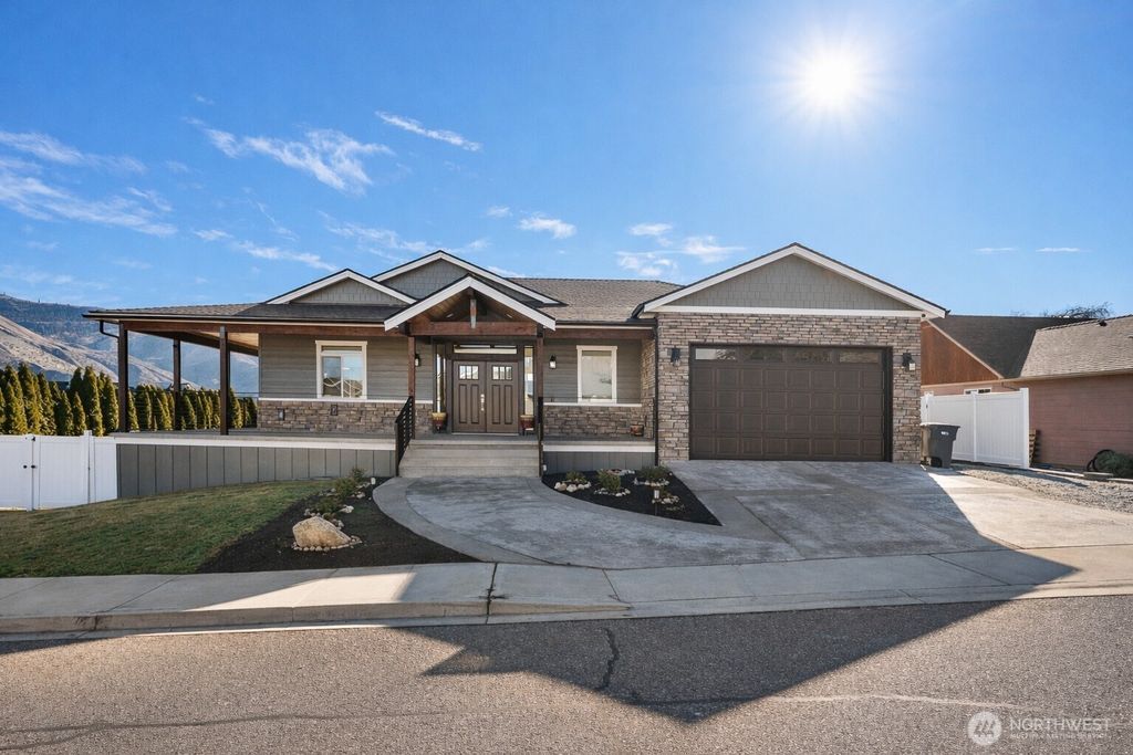 1038 Crest Loop, Entiat, WA 98822