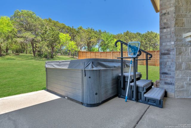 8299 Apache Frst, Garden Ridge, TX 78266