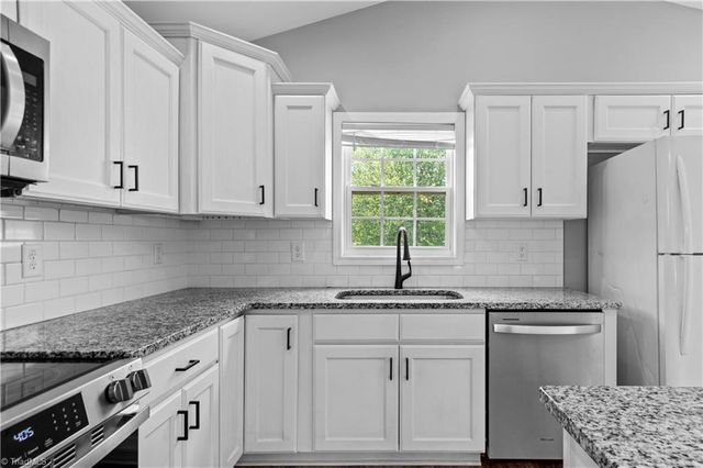 100 Hillside Drive, Thomasville, NC 27360