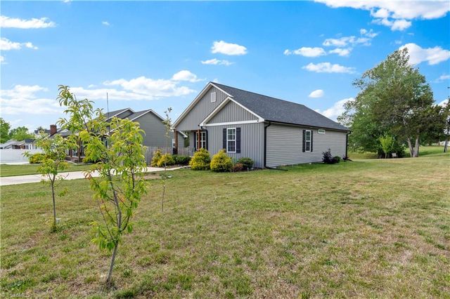 100 Hillside Drive, Thomasville, NC 27360