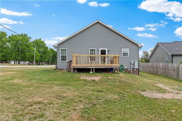 100 Hillside Drive, Thomasville, NC 27360