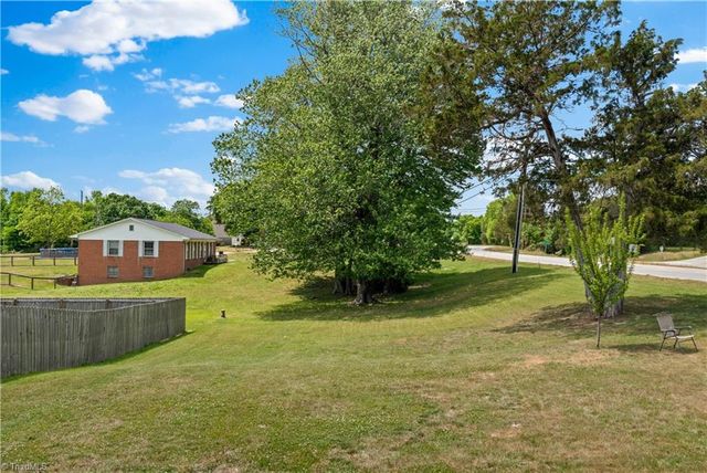 100 Hillside Drive, Thomasville, NC 27360