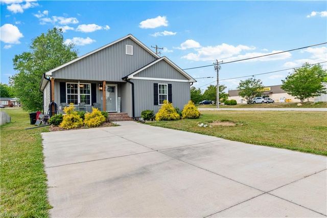 100 Hillside Drive, Thomasville, NC 27360