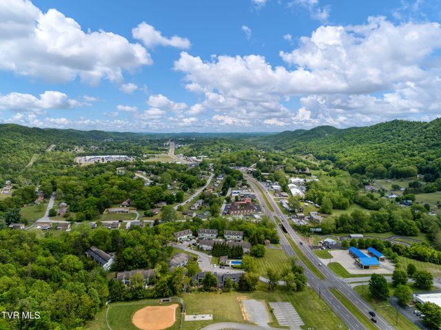 2420 Volunteer Parkway Apt 4, Bristol, TN 37620