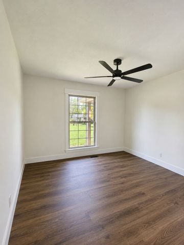 60 Smith Rd, Paris, TN 38242