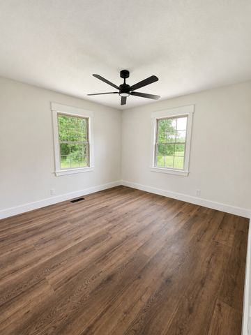 60 Smith Rd, Paris, TN 38242