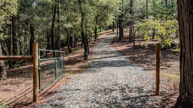 21376 Aqueduct Cir, Pine Grove, CA 95665